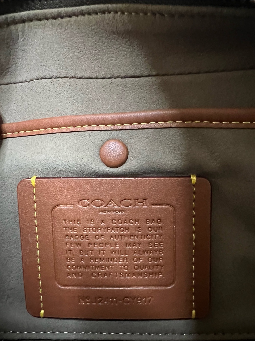 💕EUC Coach💕 Taupe Brown Leather Bag with Gold Hardware - Picture 8 of 11